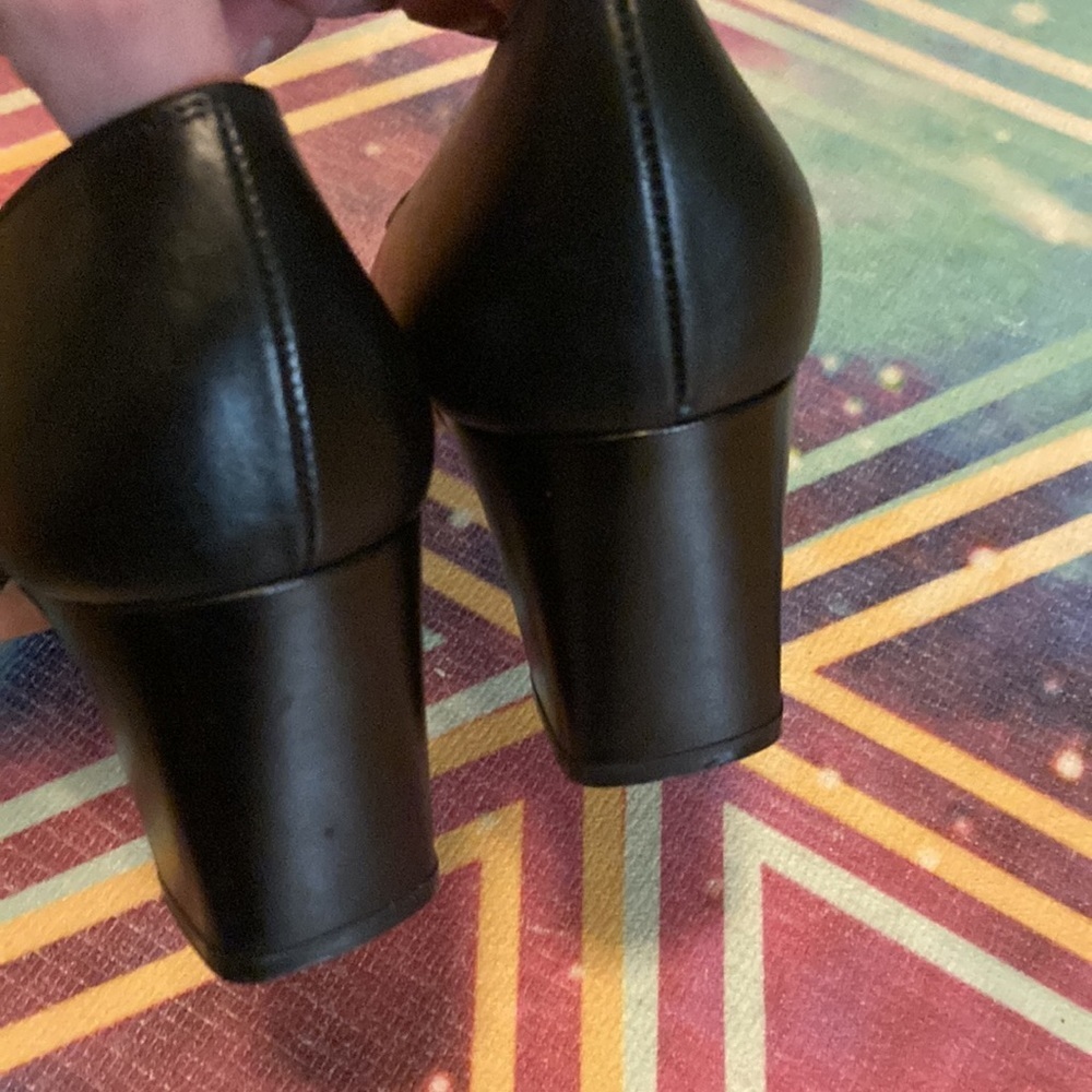Salvatore Ferragamo Black Leather Heeled Pumps with Signature Gancini Detail - Picture 7 of 13